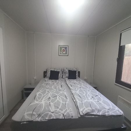 Rita Apartman & Studio Ζρένιανιν Εξωτερικό φωτογραφία
